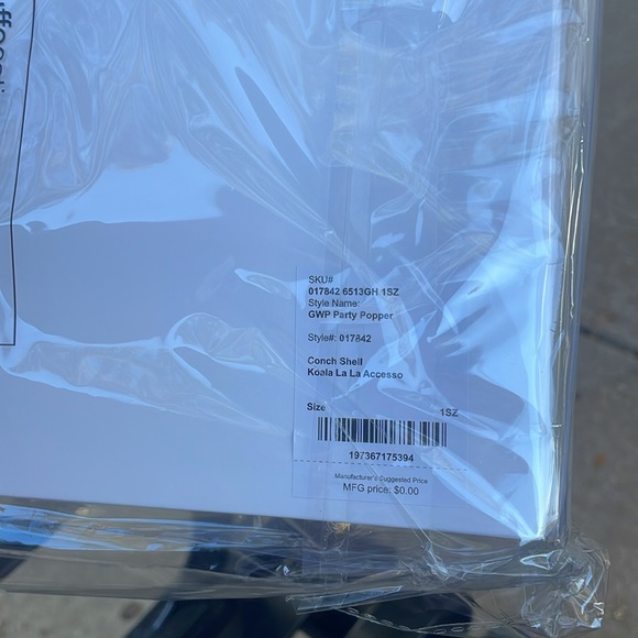 Lilly Pulitzer gwp party popper NWT - Picture 3 of 3